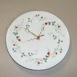 winterberry-dinner-plate-clock