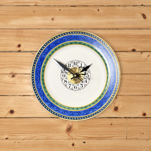 le-cirque-with-numbers-dinner-plate-clock