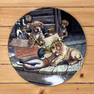 retriever-with-decoy-salad-plate-clock