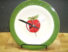 red-apple-dinner-plate-clock